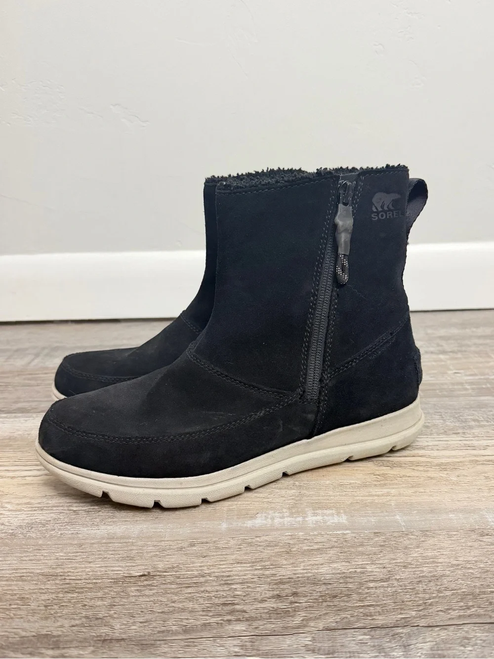 Sorel Explorer Zip Black Suede Women’s Boots, size 8